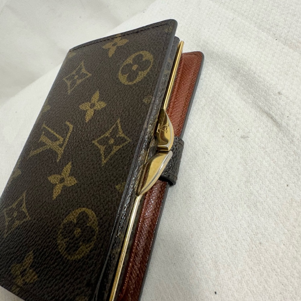 Louis Vuitton Wallet - Picture 6 of 11
